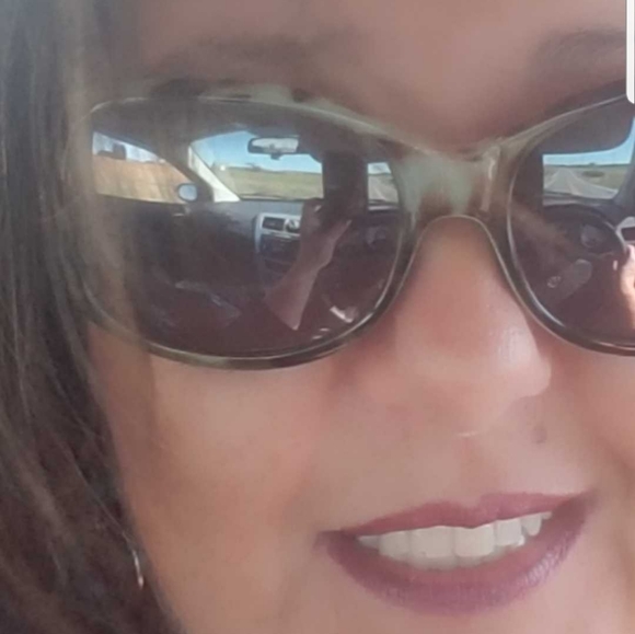 Meet your Posher, Angie - Picture 1 of 1